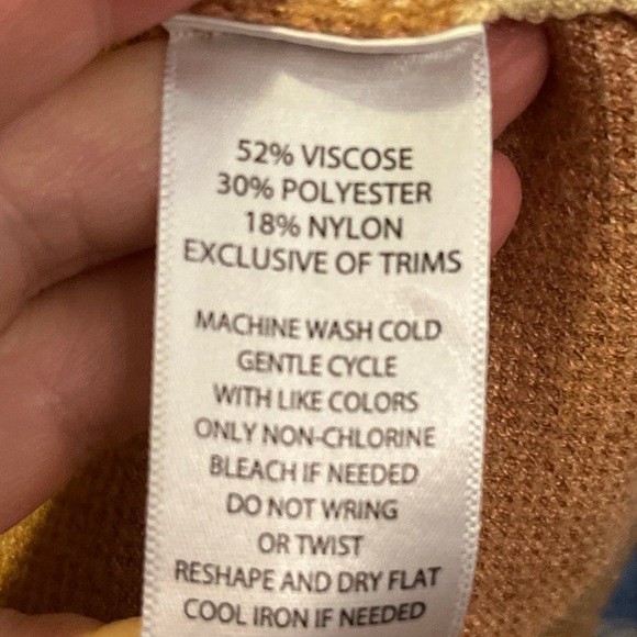 Altar’d State Cropped Pullover Retro Patterned Sweater Size Medium - Picture 9 of 9